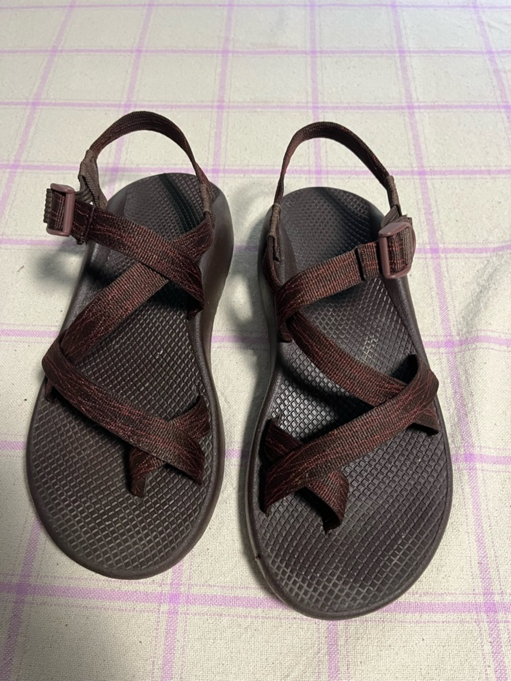 Men’s size 10 chacos light wear- brown